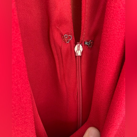 Sleeveless one-piece jumpsuit in red - Picture 6 of 8